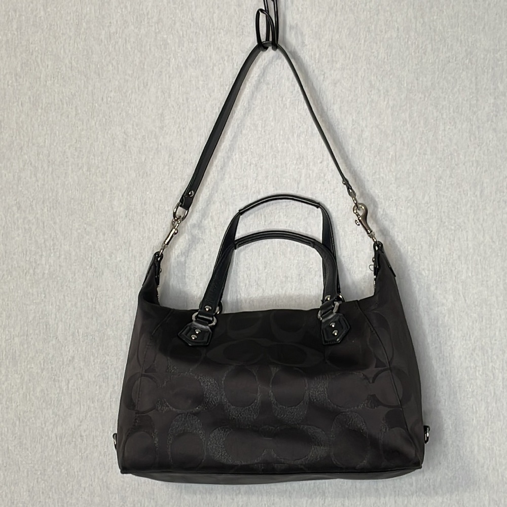 Coach hand/shorts bag. - Picture 3 of 14